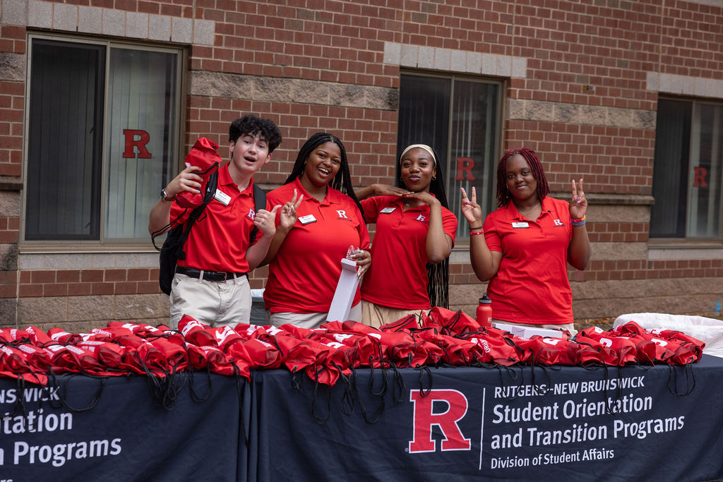 Student Orientation Leaders handing out t-shirts and posing for photos